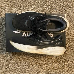 Men’s Saucony Triumph 20 Black Running Shoes Size 9.5 Wide
